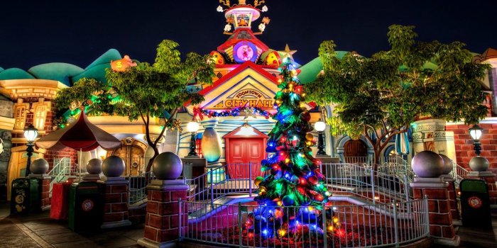 1332x850 Wallpaper night, the city, house, holiday, New Year, Christmas