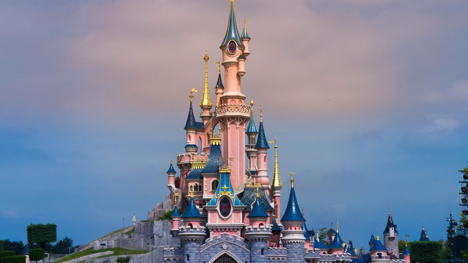 3840x2160 Wallpaper Disneyland in France, beautiful castle 3840x2160 UHD 4K