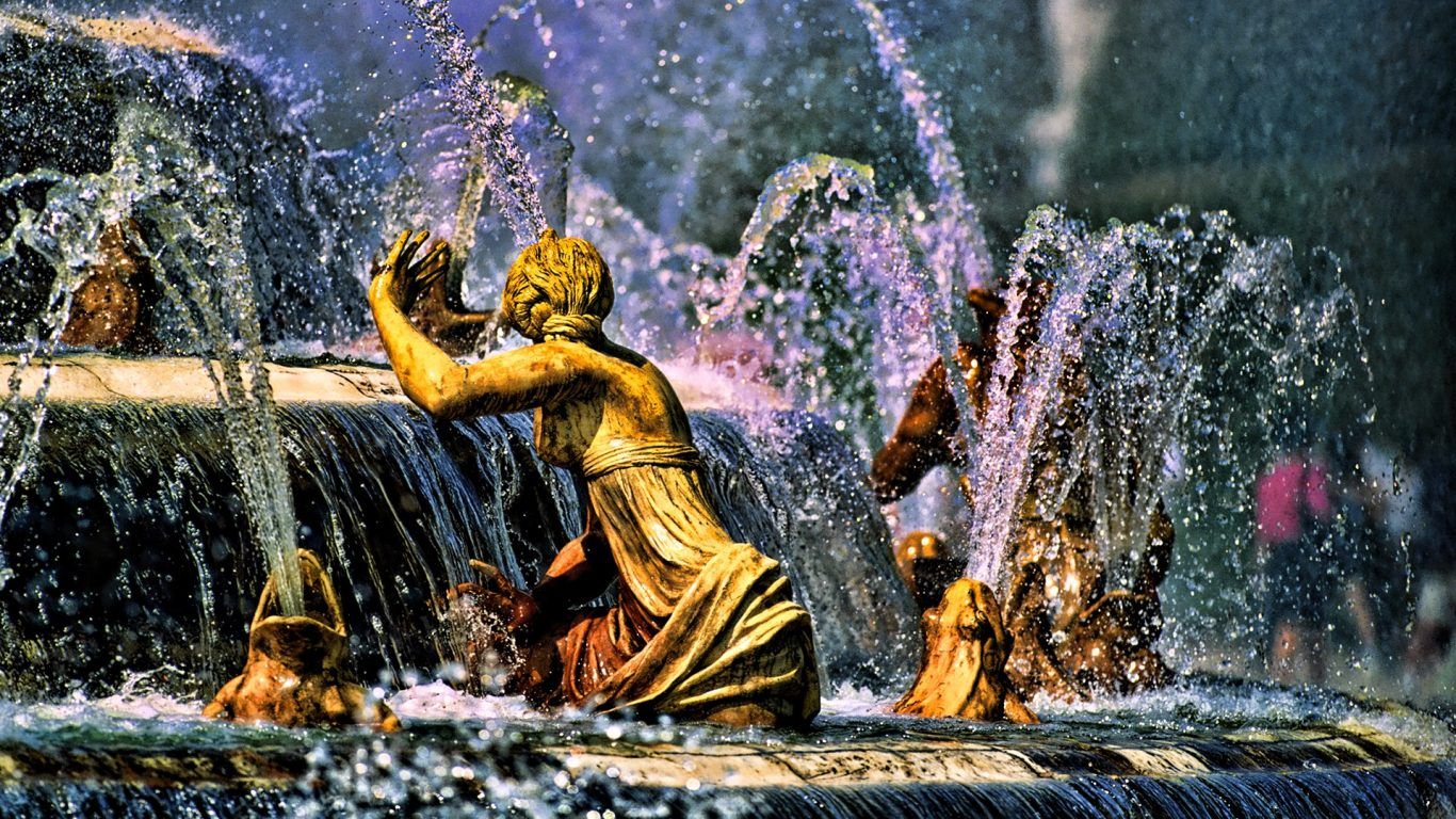 1366x768 Other: Fountain Golden Water Statues Architecture Statue Beautiful