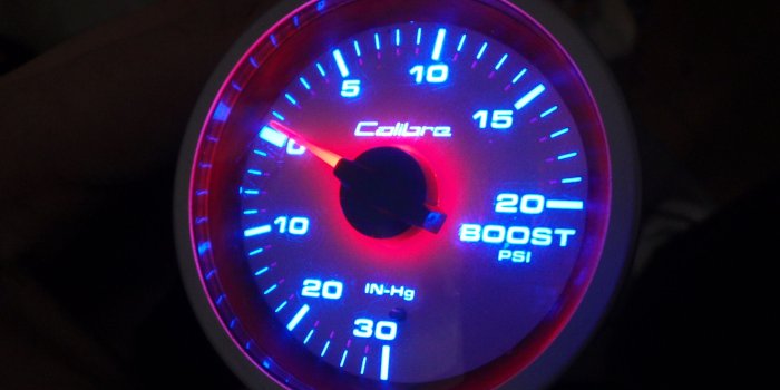 2048x1536 Calibre Boost Gauge - Mechanical, 52Mm, White Face, Blue