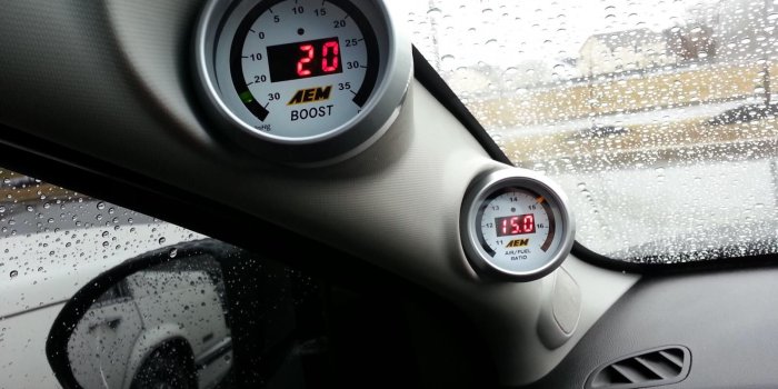 1600x1200 Custom pillar and Boost gauge 