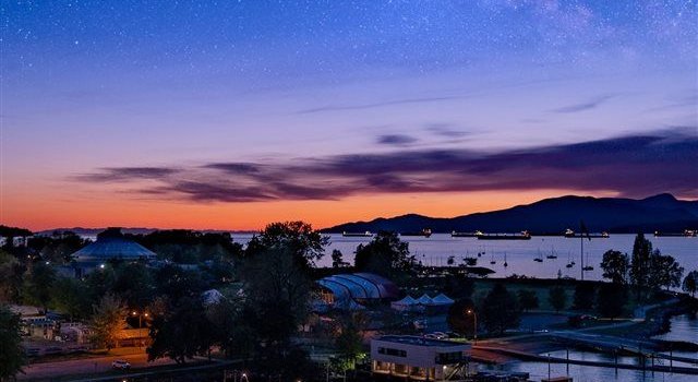 640x1385 Burrard Bridge Vancouver Canada iPhone X Wallpapers Free Download