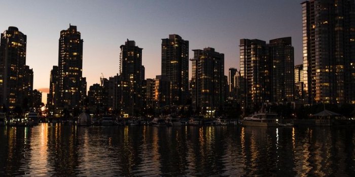 800x1420 Download wallpaper 800x1420 cityscape, river, sky, skyscrapers