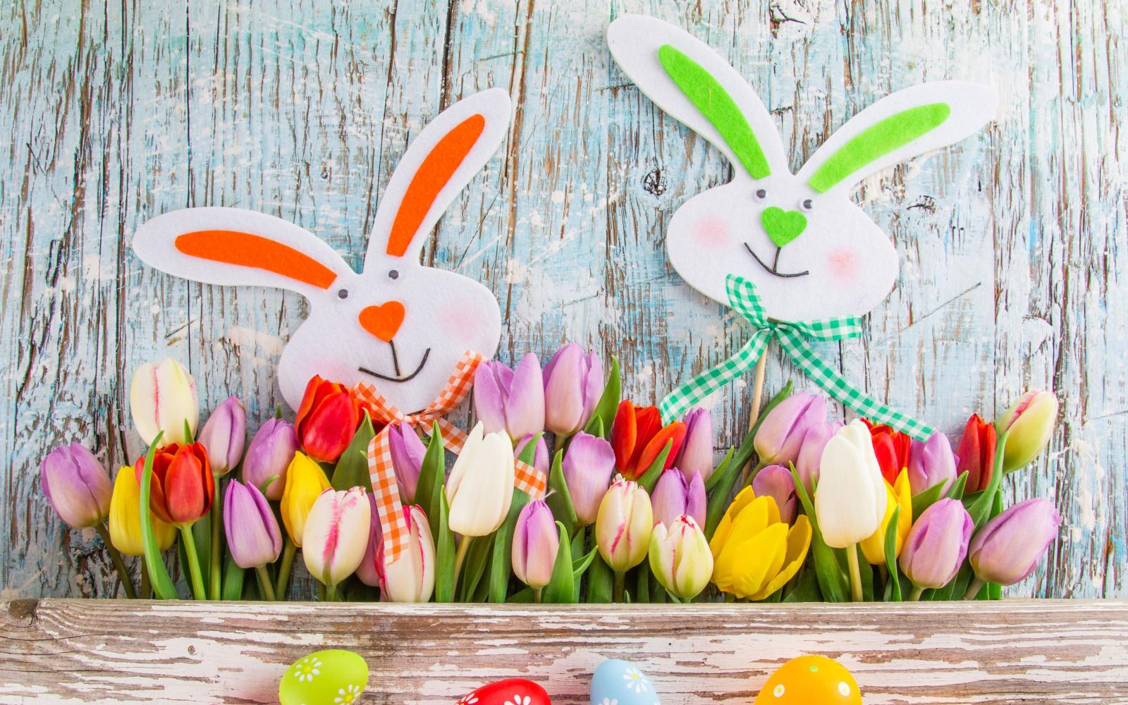 3839x2400 Happy Easter Decor with Bunny Faces and Tulips _wide widescreen