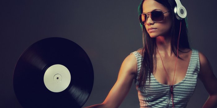 2048x1152 HD Dj Girl Cartoon Wallpaper | wallpaper black