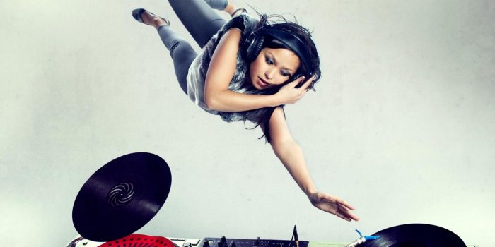 1366x768 Compatible for any gadget - Girl Jump HQ Wallpaper 1366x768 (#512644602)