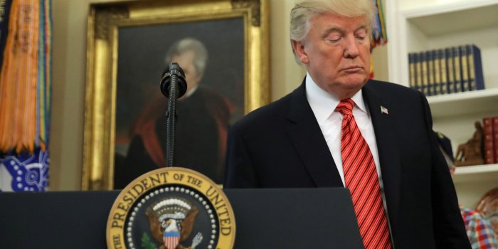 2560x1440 Trump Loses Saturday Morning Cool, Fires Off Multiple Tweets in Long