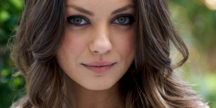 1600x1000 Famous People With Heterochromi HD Wallpaper, Background Images