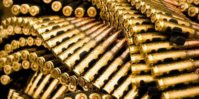 1600x1200 guns, gold, weapons, ammunition :: Wallpapers