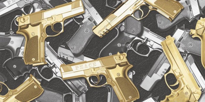 1000x1000 Muriva Guns Pattern Gold Silver Urban Bling Motif Pistol Wallpaper