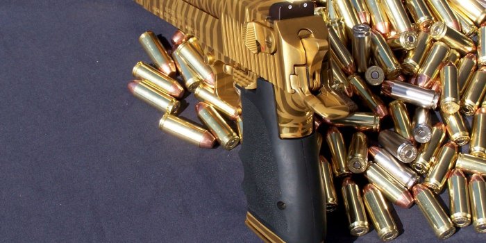 1600x1200 Gold Desert Eagle Wallpapers
