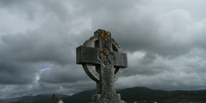 2560x1600 Celtic cross | 