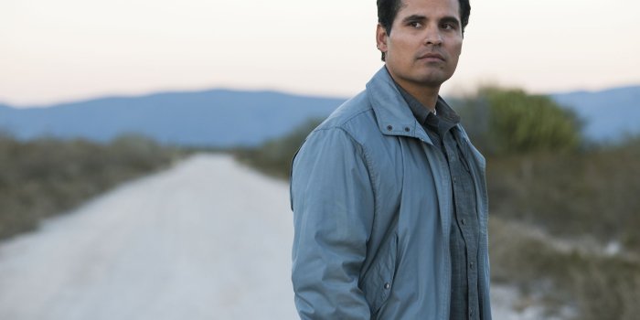 2000x1333 Narcos Season 4 Images Reveal Michael Peña, Diego Luna | Collider