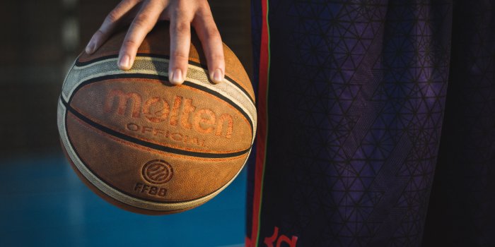 5184x3456 Person's right hand holding Molten basketball HD wallpaper