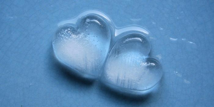 1332x850 Wallpaper BACKGROUND, WATER, PAIR, ICE, HEART, FORM, MOOD, BLUE