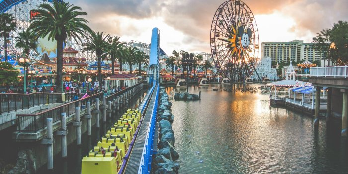 3059x2048 Disney California Adventure Paradise Pier iPhone/Android/Desktop