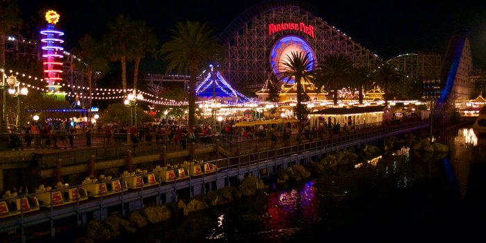 4592x2584 Wallpaper Of Paradise Pier In Disneyland | PaperPull