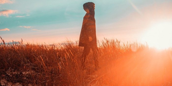 1080x1920 Download 1080x1920 Lonely Man, Hoodie, Sunlight, Field Wallpapers