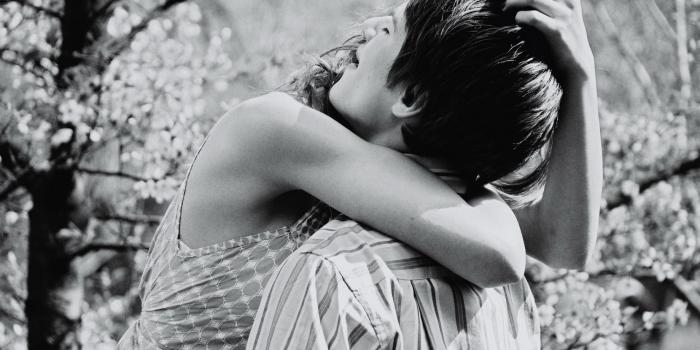 2880x1800 Love Girl Hugs Boy Free Wallpaper | HD Wallpapers