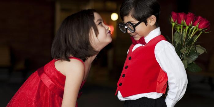 2560x1600 Little Boy And Girl In Love - Love Wallpapers Free Download In HD 4K