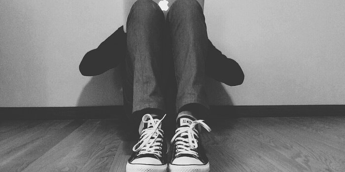 2804x2002 pair of black and white converse all star low top sneakers free
