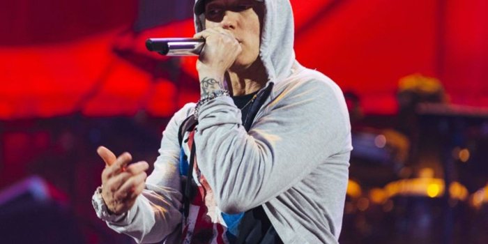 2048x1536 Eminem Singer Wallpaper