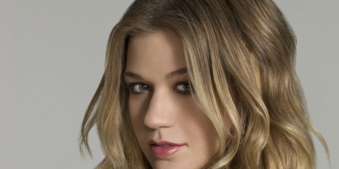 4040x2697 Kelly Clarkson Wallpaper