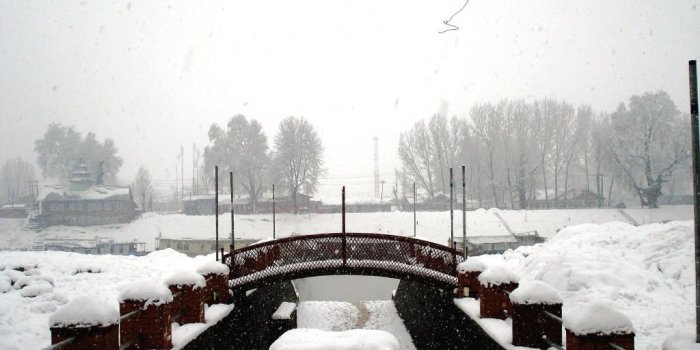 1024x768 50 Beautiful Snowfall Season Wallpapers Warm Breath Feelings