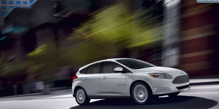 1920x1080 White Ford Focus EV Running Shoot Wallpaper