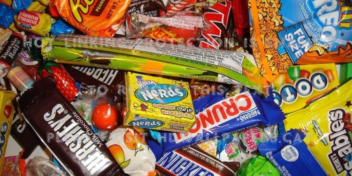 1024x768 halloween candy hersheys nestle trick or