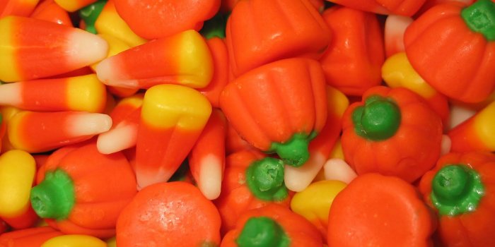 1600x1200 Halloween Candy Wallpaper