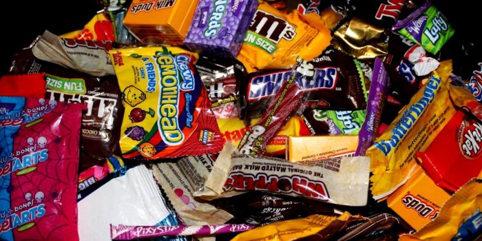 1504x948 Halloween Candy Wallpaper