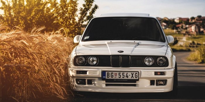 1366x768 Download wallpaper 1366x768 bmw, 325i, e30, white, auto tablet