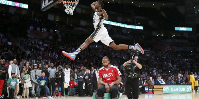 3500x2458 Basketball player in white and black jersey shirt and shorts slam