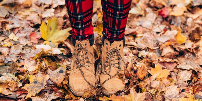 3840x2560 3113234 autumn, boots, dry leaves, fall, feet, footwear, leaves