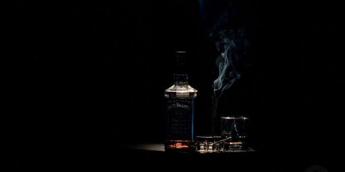 1600x900 Liquor Close Up Black HD Wallpaper - Wallpaper Stream