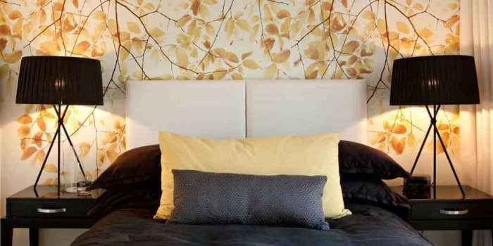 1024x977 Modern Bedroom With Bedside Lamps And Autumn Leaves Wallpaper