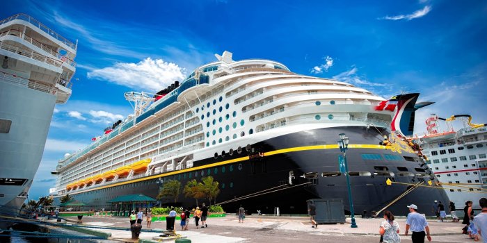 2880x1800 Download wallpapers cruise liner, nassau, bahamas, walt disney for