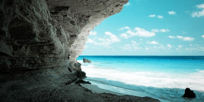 1600x900 Apple Beach Wallpaper