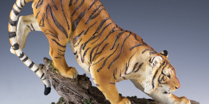 2826x2129 Bengal Tiger Climbing On Rocks Figurine Statue 7.5 | Creatures Great