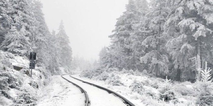 757x1214 Beautiful snow covers railway - Idea Wallpapers , iPhone Wallpapers