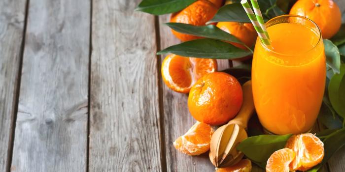 2400x1600 Orange juice in glass surrounded by orange fruit HD wallpaper