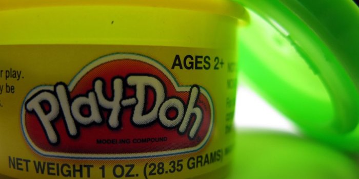 1024x768 Stupid Scammers Sell Play-Doh “iPhones,” Get Caught When Victim Asks