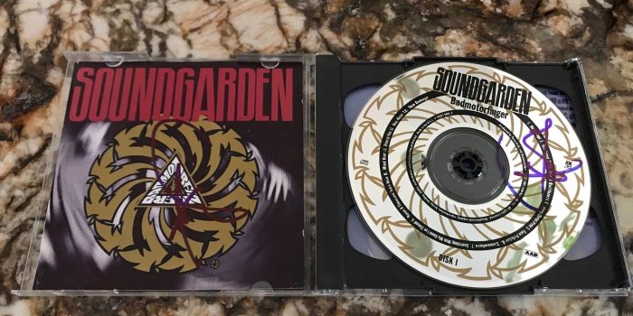 1400x1050 Soundgarden Badmotorfinger CD signed | Collectionzz