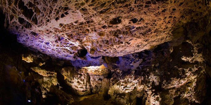 1366x768 Wind Cave National Park, Black Hills, South Dakota wallpaper by