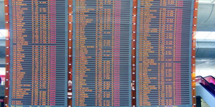 1024x768 Screens Of Cancelled Flights At Paris Cdg During The - Electronics
