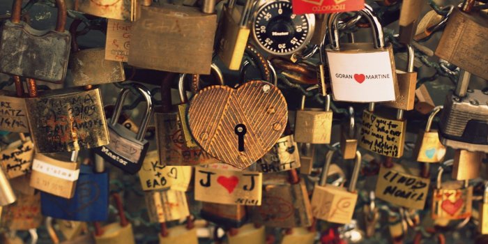 1600x1008 Padlock Wallpaper Hd - Love Locks Paris Free Wallpaper & Backgrounds