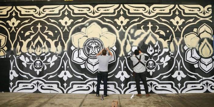 1600x800 Street artist at work: Shepard Fairey ready to tag Detroit