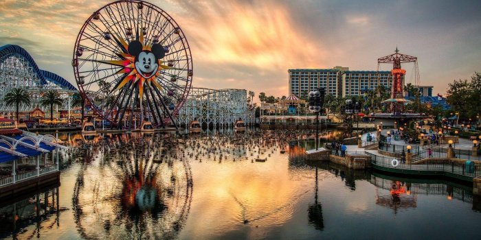 1680x1050 Best 46+ Disneyland Wallpaper on HipWallpaper | Disneyland Christmas