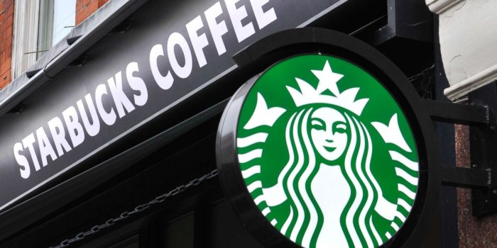 1600x1200 Handcuffing of 2 black men in Starbucks in Philadelphia called